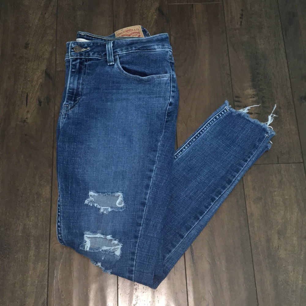 Levi’s 535 Super Skinny Ripped Jeans